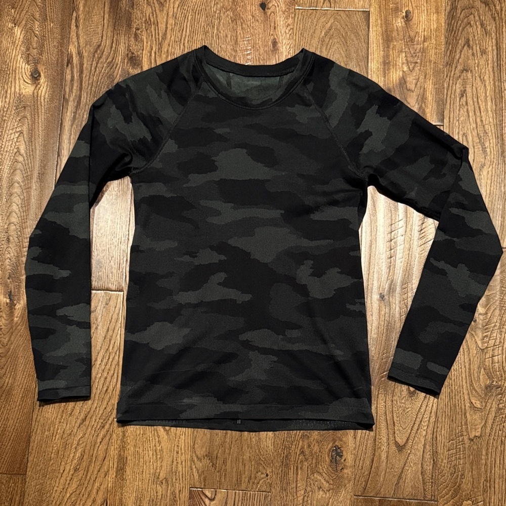 Athleta Momentum Black & Dark Gray Camo Long-Sleeve Shirt Sz S